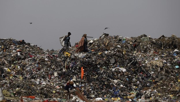Płonie góra śmieci w Indiach. 600 tys. ludzi narażonych na toksyczne opary