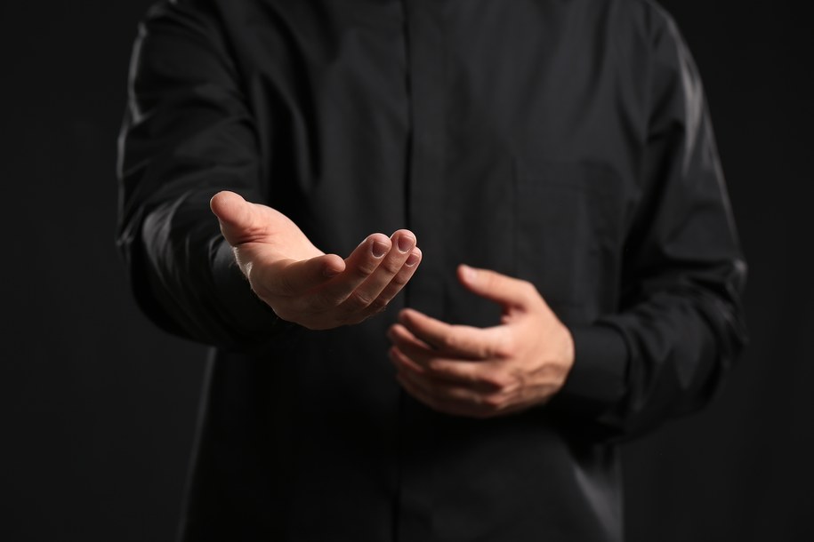 Co może mówić duchowny? Koniec z retransmisjami mszy. Jest dekret