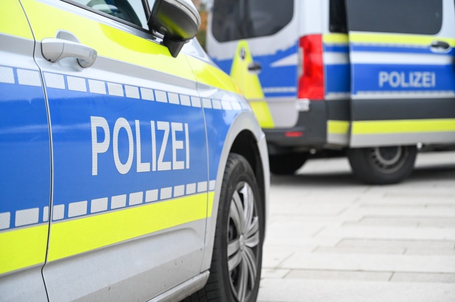 Niemcy: Uczniowie podstawówki znaleźli na boisku zwłoki 19-latki