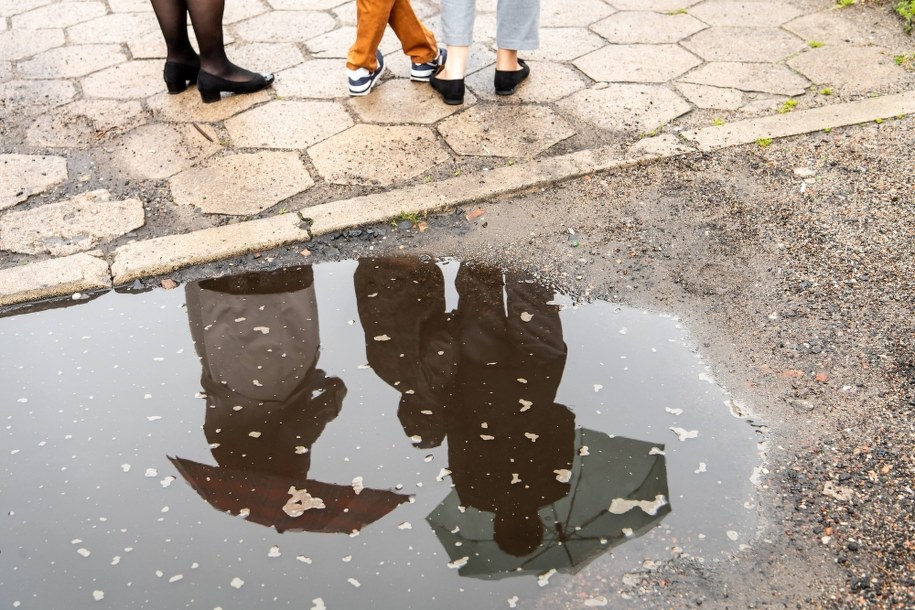 Deszcz, burze i brak upałów. Nowy tydzień w pogodzie