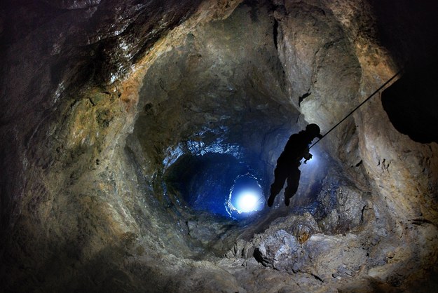 40-latek uwięziony w tureckiej jaskini. Docierają do niego polscy ratownicy