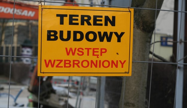 Wypadek na budowie. Na robotnika osunęła się ziemia