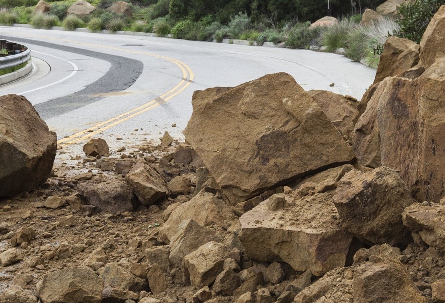 400 ton głazów runęło na turystów w Korei Południowej