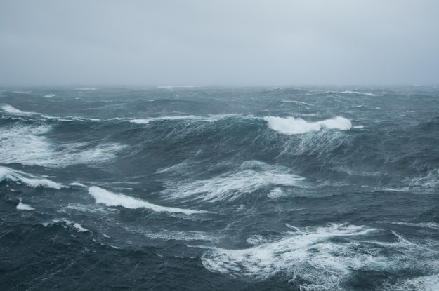 Akcja ratunkowa na Bałtyku. Trwają poszukiwania marynarza