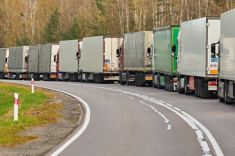 Potężna kolejka tirów na granicy Węgier i Ukrainy
