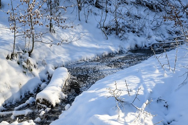 Śnieg i marznące opady. Prognoza pogody na czwartek