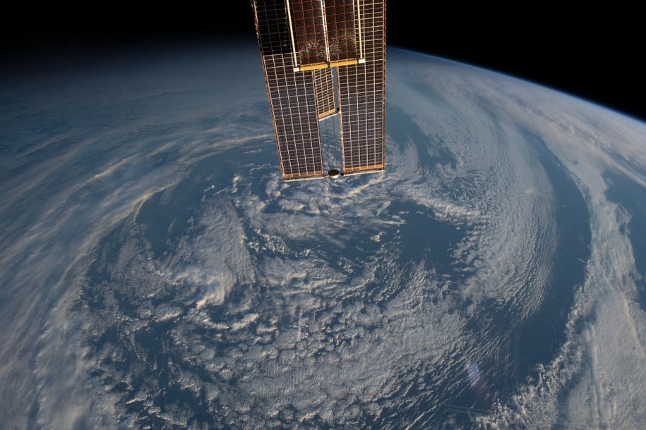 "Potężny huk". Śmieć z Międzynarodowej Stacji Kosmicznej uderzył w dom