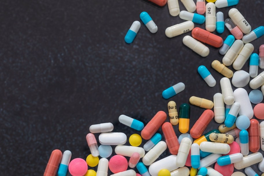 Siedem osób odpowie za fałszowanie recept i handel opioidami