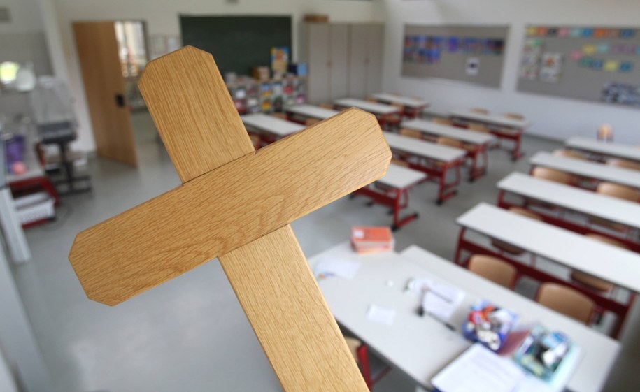 Polacy o lekcjach religii w szkole. Wyniki sondażu zaskakują
