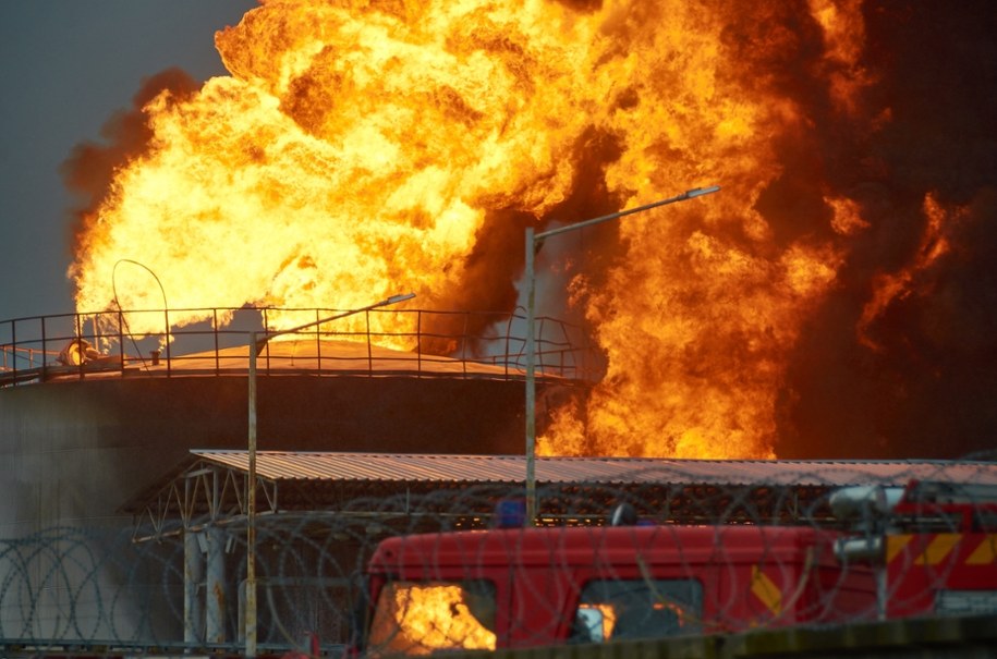 "Jaskrawo płonie terminal naftowy". Ukraiński atak na Krymie