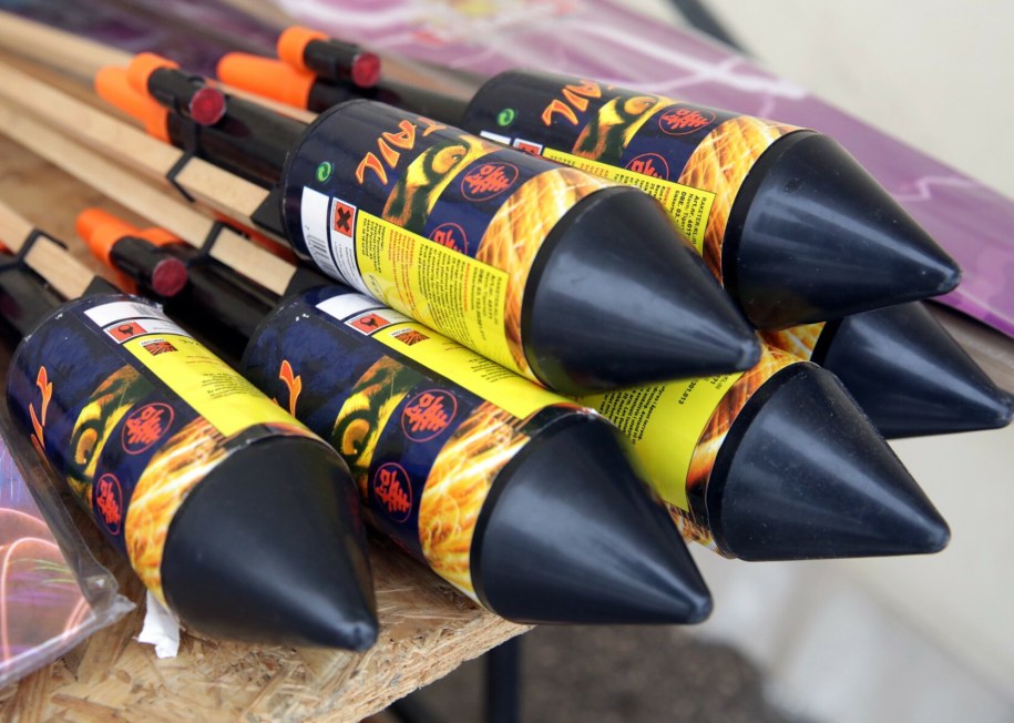 Dwaj chłopcy ranni po zabawie petardami. Wybuch uszkodził konstrukcję domu