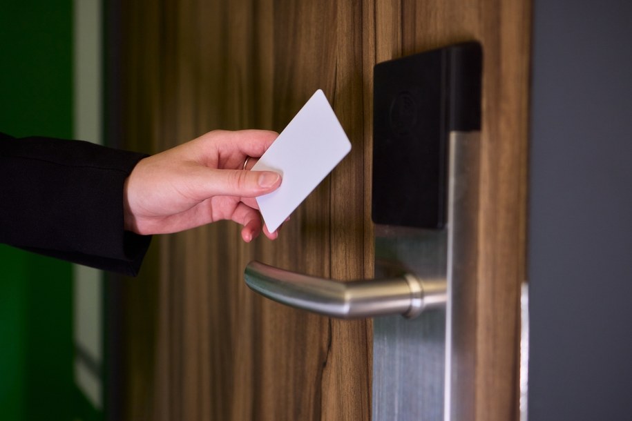 Policjant miał molestować 28-latkę. Co się stało w hotelu na Mokotowie?