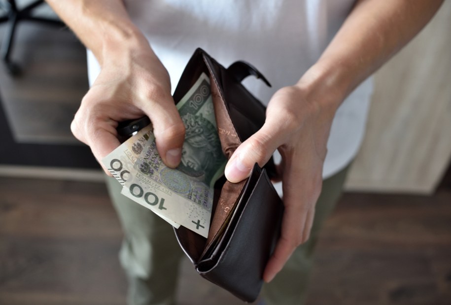 Wygląda jak banknot, ale to moneta. Złote 100 złotych od jutra w obiegu