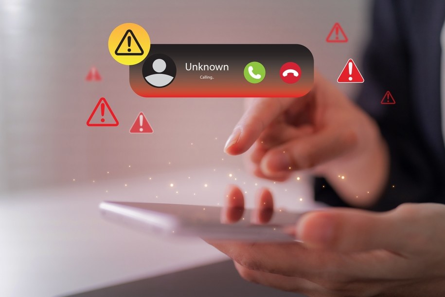 Wyłudzili prawie milion złotych. Udawali policjantów i prokuratorów