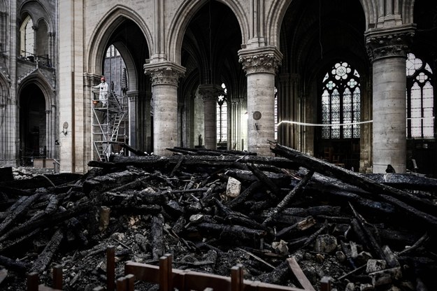 Zdj. po pożarze katedry /Philippe Lopez  /PAP/EPA
