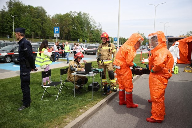 Zdj. poglądowe. Ćwiczenia Specjalistycznej Grupy Ratownictwa Chemiczno-Ekologicznego do działań o charakterze CBRN (zagrożenie chemiczne, biologiczne, radiacyjne i nuklearne), Kraków 2022 /PAP