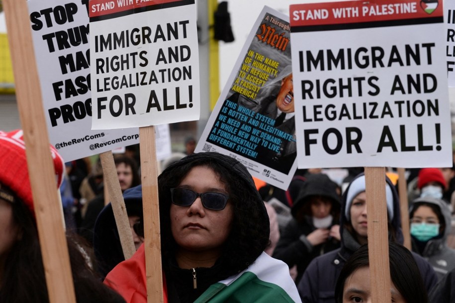 Zdj. poglądowe; proimigracyjny protest przeciwko deportacjom i polityce imigracyjnej administracji Trumpa w Chicago, 8 lutego 2025 /AA/ABACA/Abaca/East News /East News