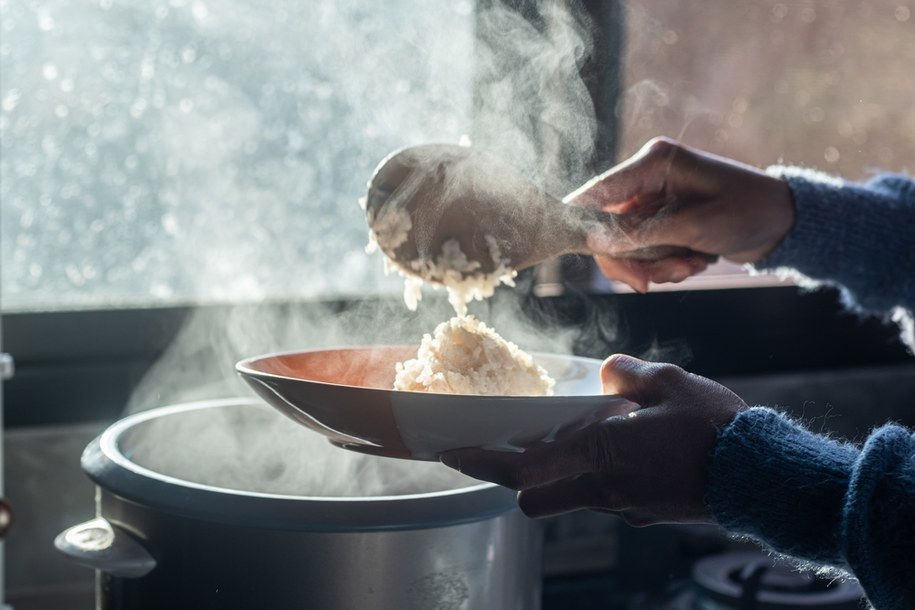 zdj. poglądowe/Sprawdź czy używasz jej w kuchni. Łyżka do ryżu wycofywana ze sprzedaży /Shutterstock