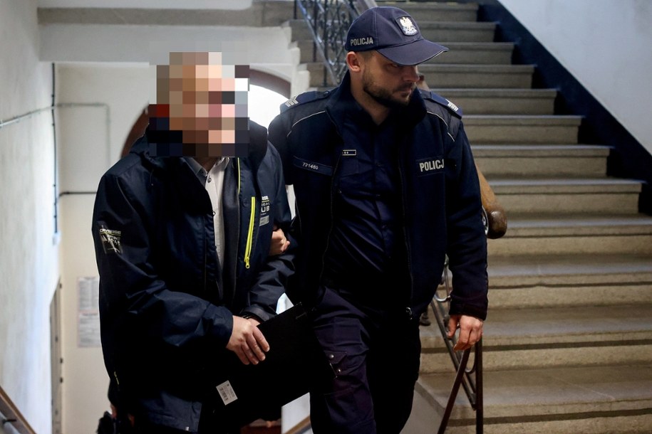 Zdj. z 2025 roku - ks. Ryszard G. w drodze na rozprawę w Sądzie Okregowym w Sosnowcu /Jarek Praszkiewicz /PAP