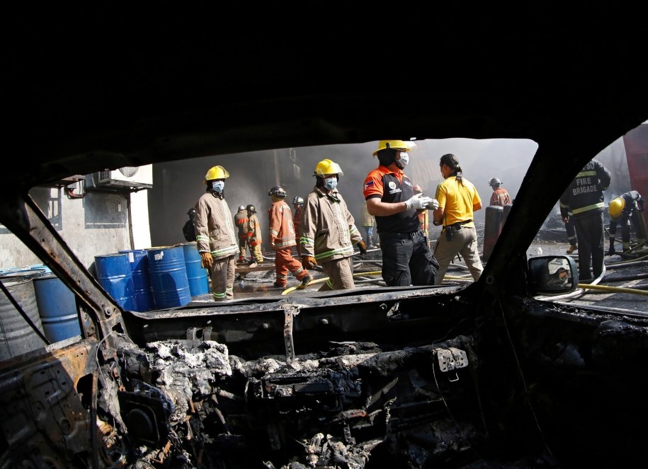 Zdj. z miejsca pożaru /FRANCIS R. MALASIG /PAP/EPA