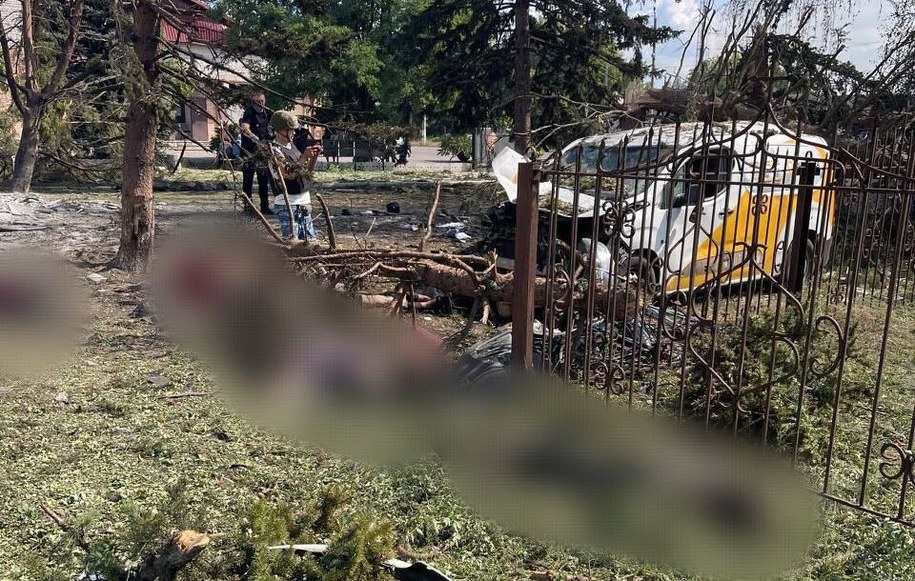 Zdj. z miejsca tragedii. Rosja zrzuciła bombę na Jarową w obwodzie donieckim w Ukrainie /Wadym Fiłaszkin, szef donieckiej obwodowej administracji wojskowej /