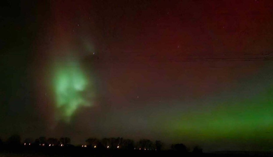 Zdj. zorzy polarnej w miejscowości Górki Zagajne w Kujawsko-Pomorskiem, które dostaliśmy od pani Elżbiety /Zdjęcie nadesłane do redakcji  /RMF FM