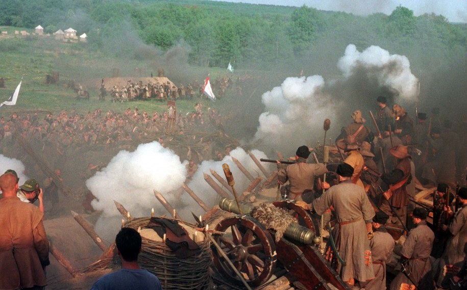 Zdjęcia do "Ogniem i mieczem" na poligonie w Biedrusku /Remigiusz Sikora    /PAP