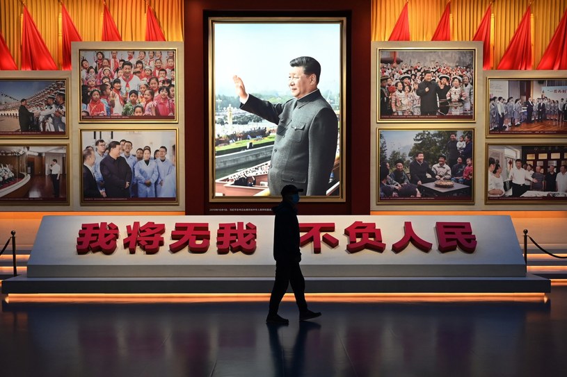 Zdjęcia prezydenta Chin Xi Jinpinga w Muzeum Komunistycznej Partii Chin w Pekinie (zdj. ilustracyjne) /Greg BAKER /AFP