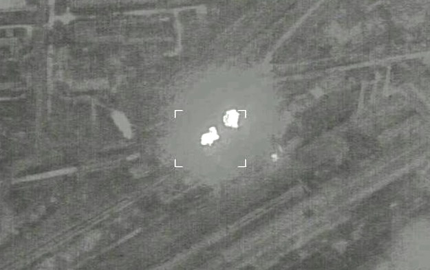 Zdjęcia satelitarne wcześniejszych uderzeń rosyjskiego wojska na Azowstal /RUSSIAN DEFENSE MINISTRY PRESS SERVICE/HANDOUT /PAP/EPA