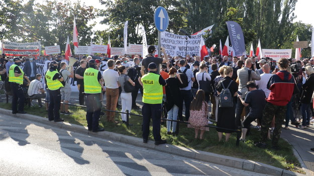 Zdjęcia z protestu przy ul. Nowogrodzkiej /Jakub Rutka /RMF FM