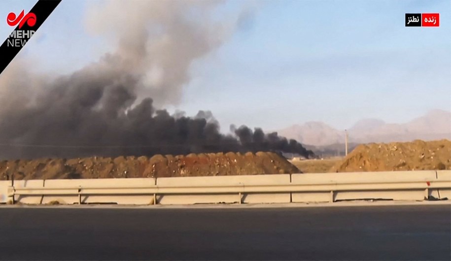 Zdjęcia z telewizji iranskiej pokazujące atak na Natanz /AFP/EAST NEWS /East News