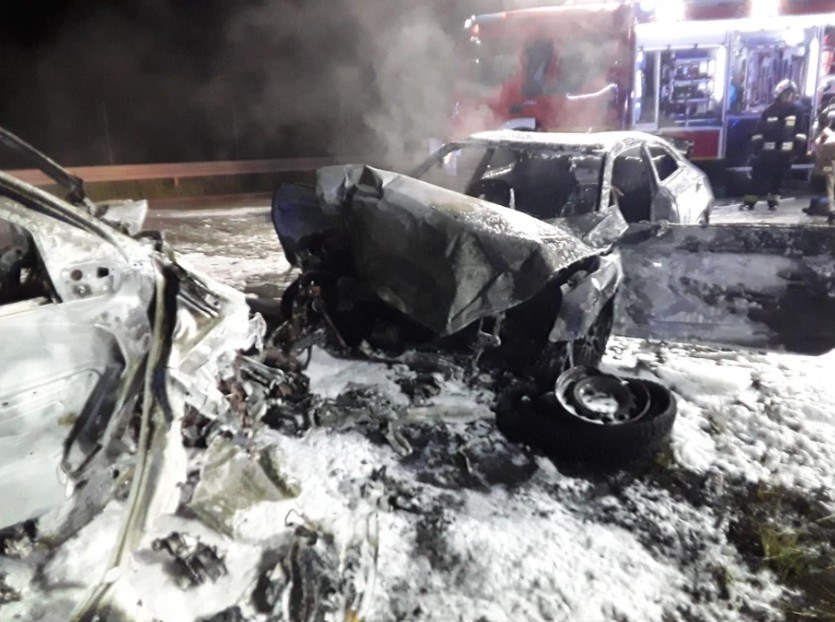 Zdjęcia z wypadku na A1 /Fot. KP PSP w Koluszkach /Państwowa Straż Pożarna /