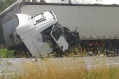 Zdjęcia z wypadku otrzymaliśmy od Adriana na Gorącą Linię RMF FM: