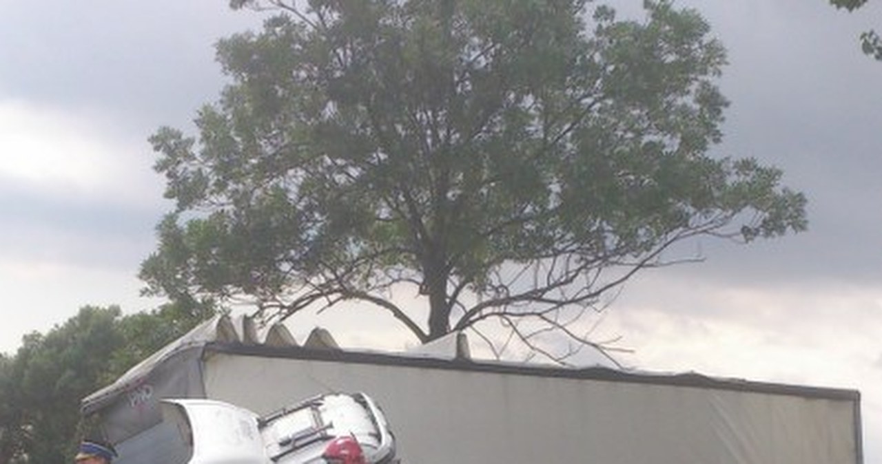 Zdjęcia z wypadku otrzymaliśmy od Adriana na Gorącą Linię RMF FM: