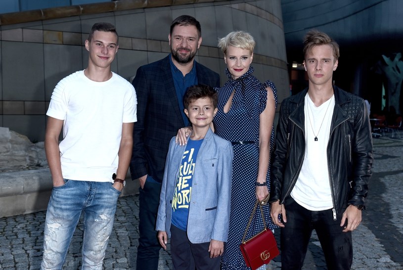 Zdjęcie aktorów serialu Rodzinka.pl podczas prezentacji jesiennej ramówki TVP /Andras Szilagyi /MWMedia