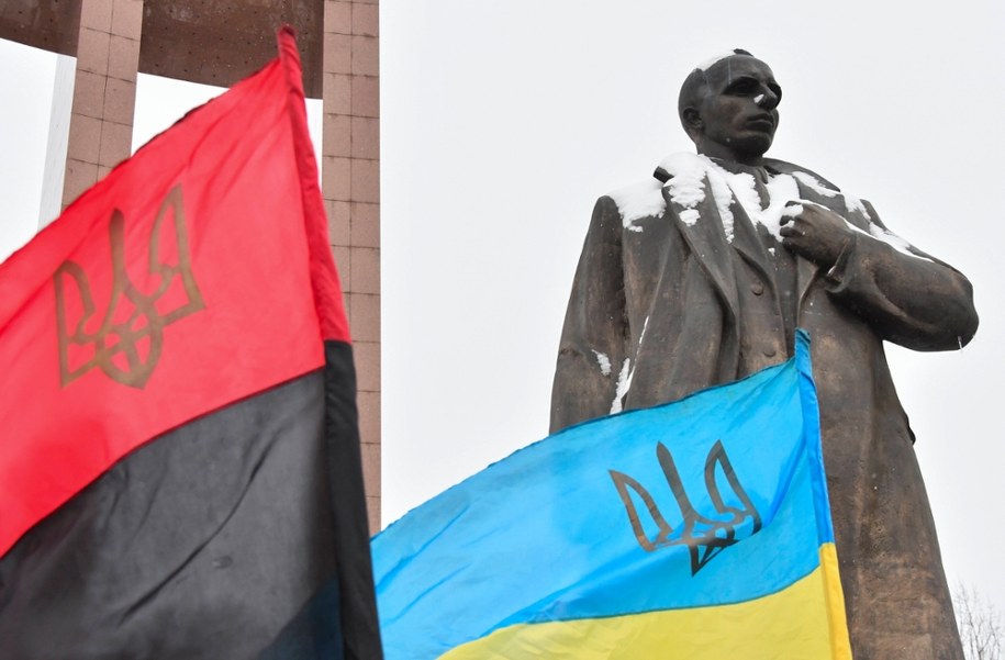 Zdjęcie archiwalne. Uroczyste obchody 117. rocznicy urodzin Stepana Bandery pod jego pomnikiem we Lwowie na Ukrainie /MYKOLA TYS /PAP/EPA