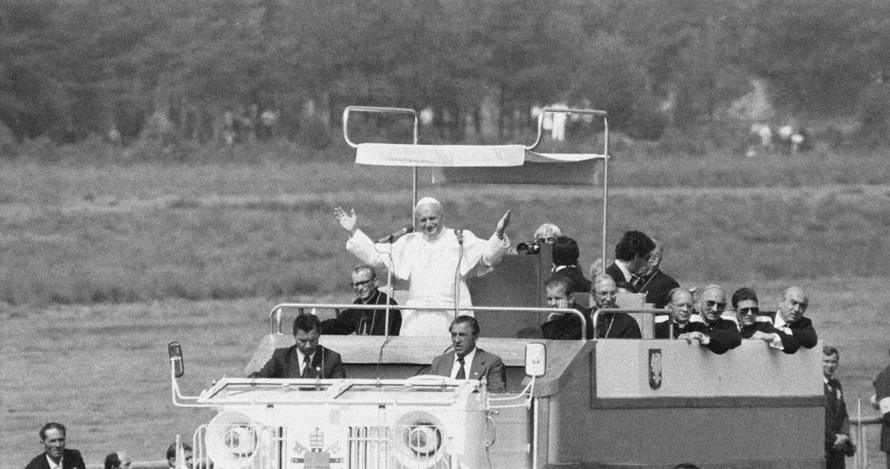 Zdjęcie archiwalne z pielgrzymki Jana Pawła II do Polski w 1979 roku /Jan ZDZARSKI /East News