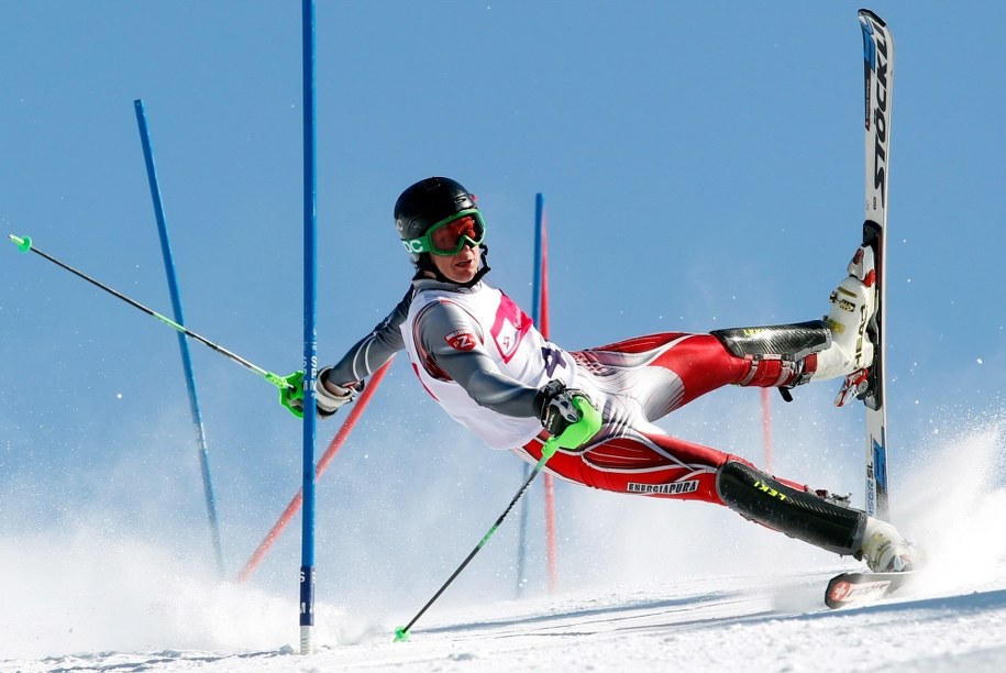 Zdjęcie autorstwa fotoreportera Polskiej Agnecji Prasowej Andrzeja Grygiela przedstawiające upadek Pawła Starzyka na trasie slalomu /Andrzej Grygiel /PAP