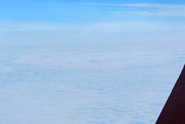 Zdjęcie domniemanego krateru na Antarktydzie. Fot. Tobias Binder, AWI /Kosmonauta