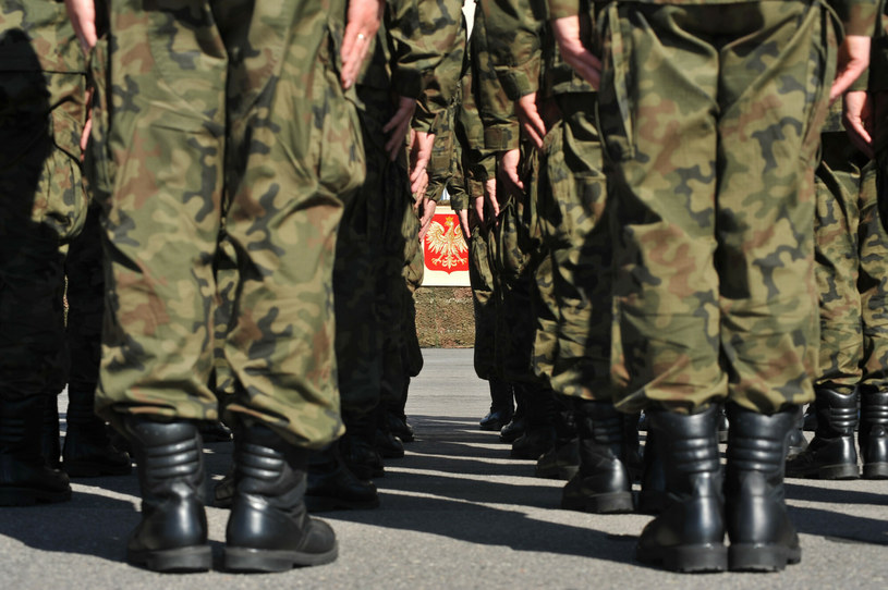 Zdjęcie ilustracyjne/Dostawca miał dostarczyć wojsku wadliwe obuwie /Wojciech Strozyk/REPORTER /East News