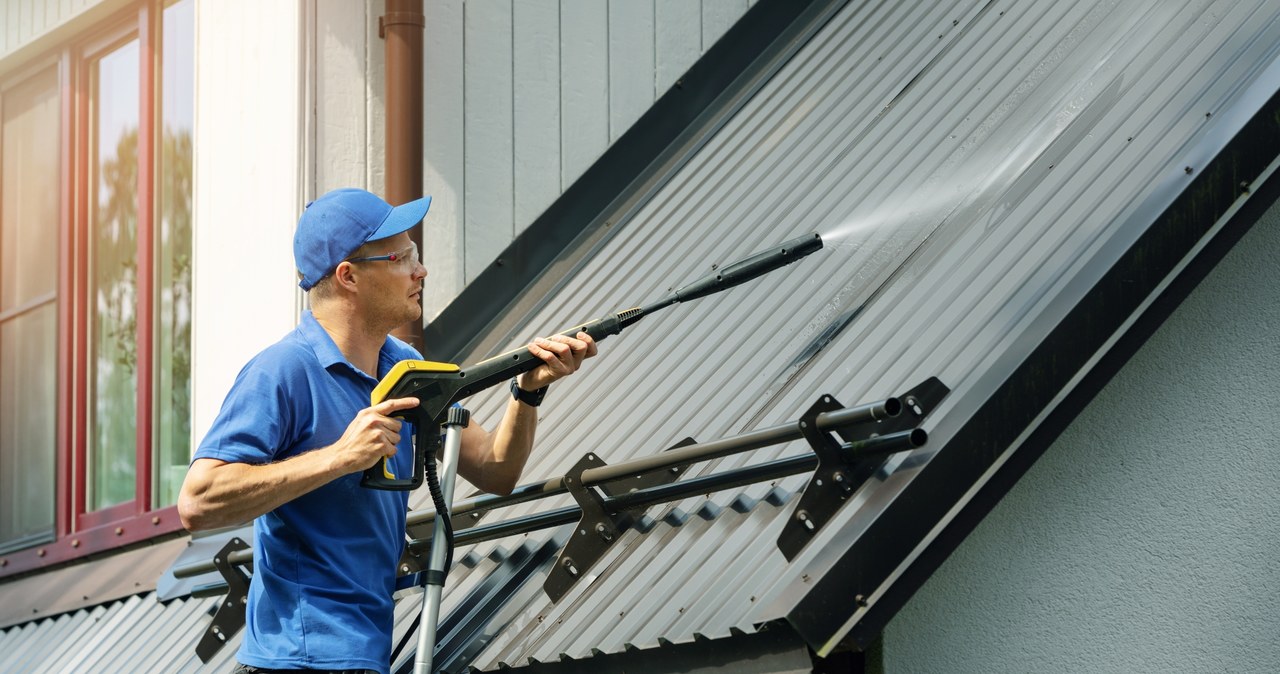 Zdjęcie ilustracyjne. Jak myjemy dach? /123RF/PICSEL