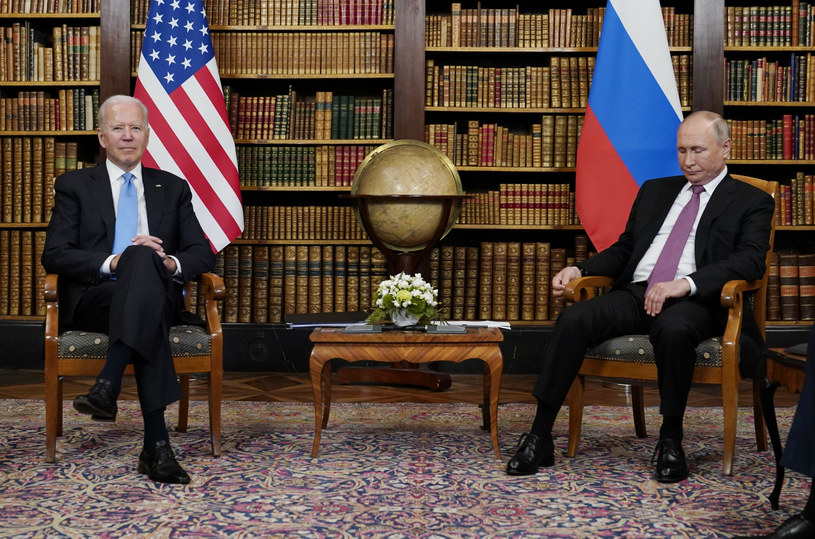 Zdjęcie ilustracyjne. Joe Biden i Władimir Putin na spotkaniu zorganizowanym w czerwcu 2021 r. /AP/Associated Press/ /East News