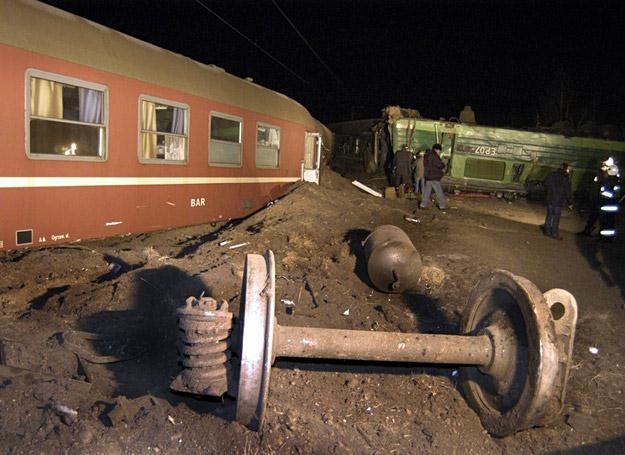 Zdjęcie ilustracyjne. Katastrofa kolejowa w Miałach, 4 stycznia 2004 r. /fot. Przemek Graf /East News
