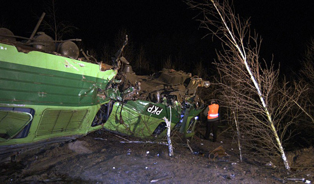 Zdjęcie ilustracyjne. Katastrofa kolejowa w Miałach, 4 stycznia 2004 r. /fot. Przemek Graf /East News
