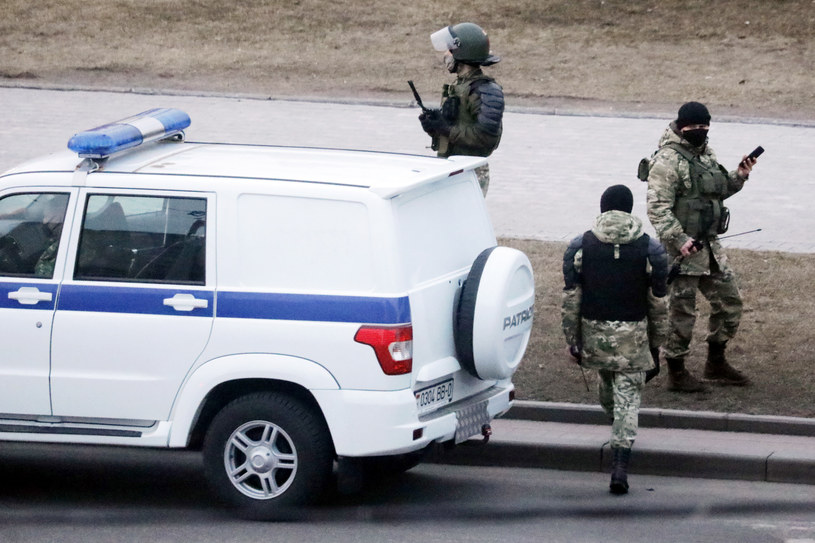 Zdjęcie ilustracyjne, milicja patroluje ulicę w Mińsku, 25 marca 2021 r. / STRINGER /AFP