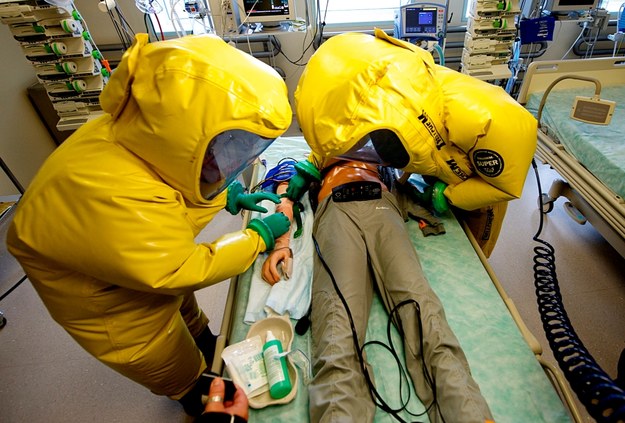 Lek na Ebolę tylko dla dwóch lekarzy