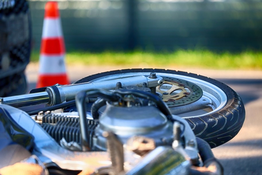 Zdjęcie ilustracyjne: wypadek motocyklowy. /Shutterstock