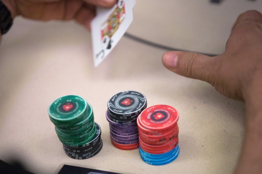 „Wprost”: Siatkarski poker Platformy