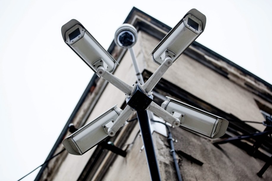 NIK o monitoringu w Polsce: Bat na kierowców, nie na chuliganów