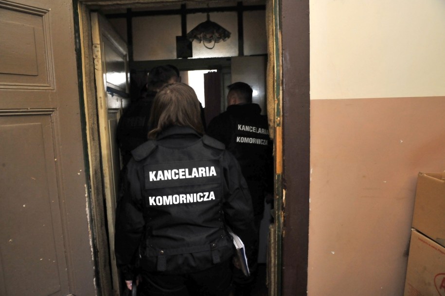 46 tys. złotych. Tyle średnio zarabia komornik